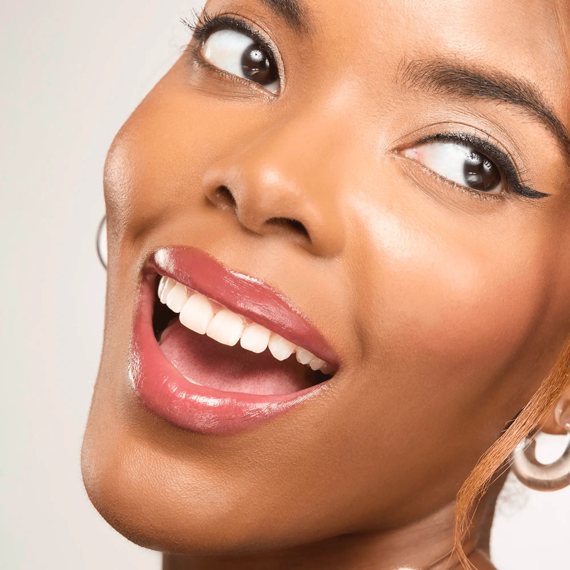 Passion - Color Your Smile Lighted Lip Gloss®️ Gerard Cosmetics